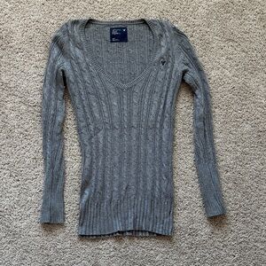 Vintage Y2K American Eagle Gray Cable Knit V-Neck Sweater